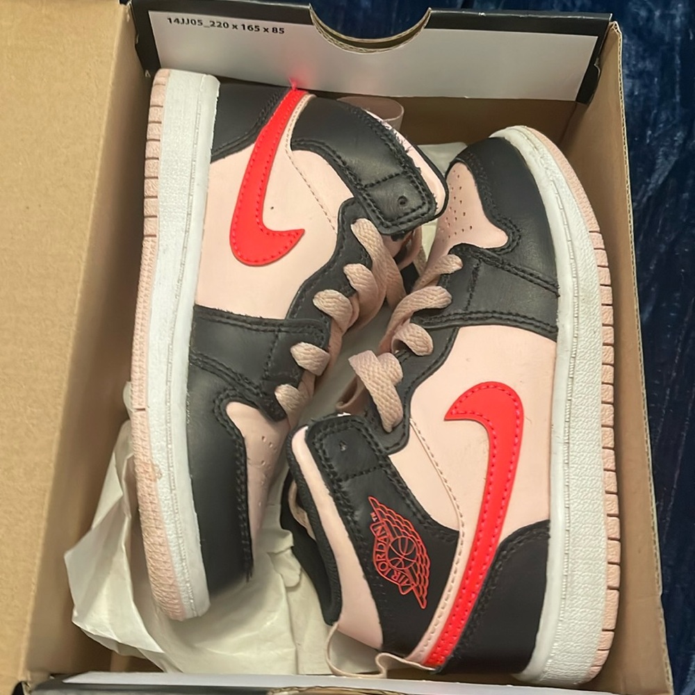Like new Jordan 1 Mid pink black & white